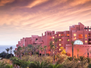 SUNNY DAYS EL PALACIO