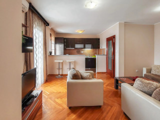 Sunny Three Bedroom Flat