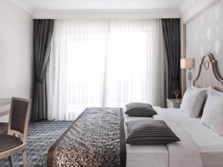 FIRST FLATOTEL INTERNATIONAL