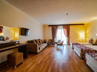 Sunshine Holiday Resort