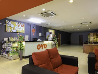 SUPER OYO 761 CITY HOTEL