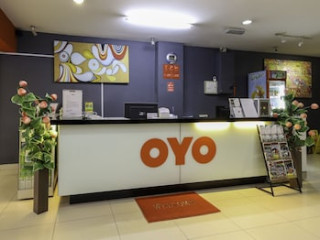 SUPER OYO 761 CITY HOTEL
