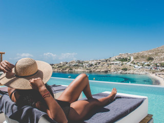 Super Paradise Hotel