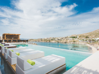 Super Paradise Hotel