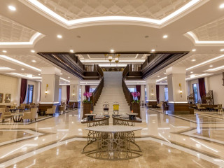 GOLDEN TULIP LYON EUREXPO