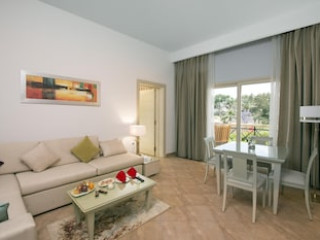 SWISS INN PYRAMIDS GOLF RESORT