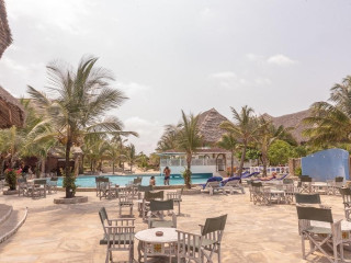 Jacaranda Beach Resort and Safari Tsavo Explorer RO