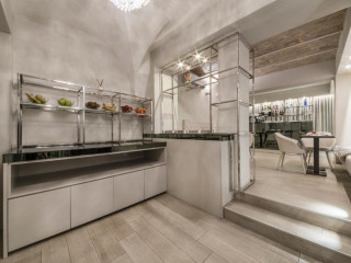 Terrace Pantheon Relais