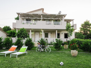 Tesys Studios & Apartments