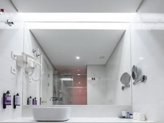 THE 7 HOTEL, SUITES, STUDIOS & APARTMENTS