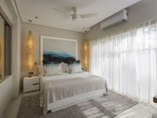 The Bay Club at Anahita