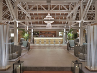 The Bay Club at Anahita