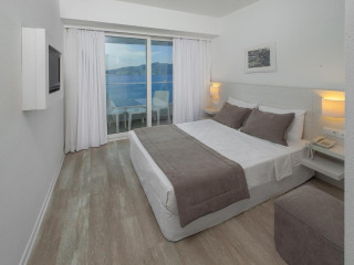 THE BEACH FRONT HOTEL ADULT ONLY +16