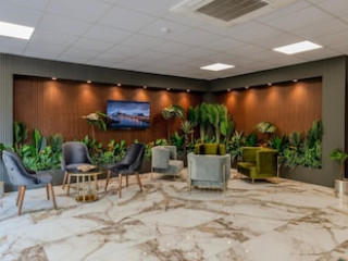 THE BUSINESS CLASS HOTEL