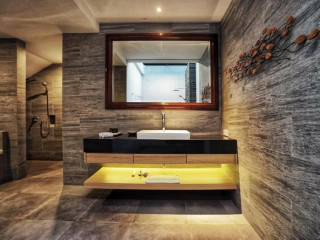 The Cakra Hotel