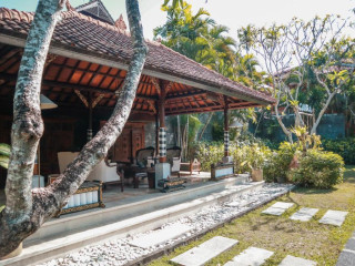 The Cakra Hotel