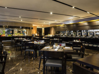 THE CANVAS DUBAI M GALLERY BY SOFITEL