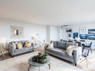 THE CARLYLE - ELEGANT SERVICED APARTMENTS