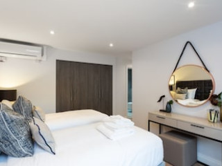 THE CARLYLE - ELEGANT SERVICED APARTMENTS
