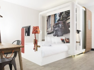 THE CORNER LONDON CITY