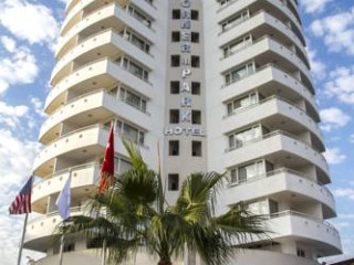 THE CORNER PARK HOTEL
