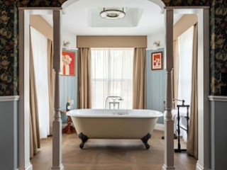 THE DRAYTON COURT HOTEL