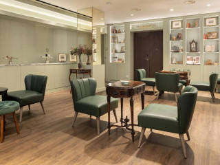 The Emerald House Lisbon, Curio Collection by Hilton