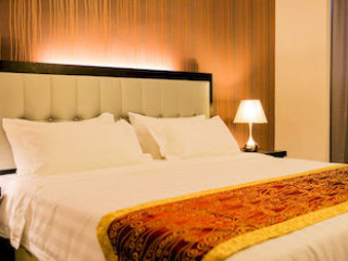 THE GRAND CAMPBELL HOTEL