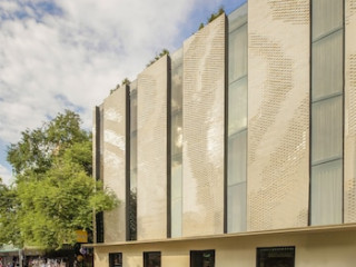 THE GRAVITIQUE HOTEL KHAOSAN