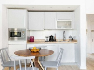 THE HEART OF PADDINGTON - BRIGHT AND CENTRAL 2BDR FLAT WITH PARKING