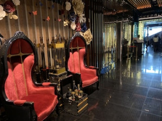 THE HOLLWOOD SUITES AT PLATINUM