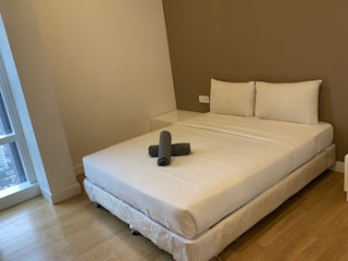 THE HOLLWOOD SUITES AT PLATINUM