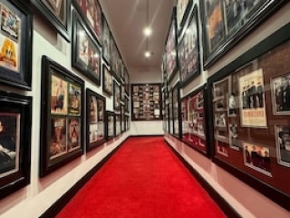 THE HOLLYWOOD FRANKLIN HOTEL NEAR UNIVERSAL STUDIOS