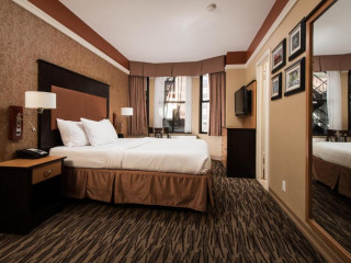 The Hotel at Fifth Avenue
