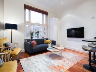 THE KENSINGTON PALACE RETREAT - MODERN 2BDR FLAT