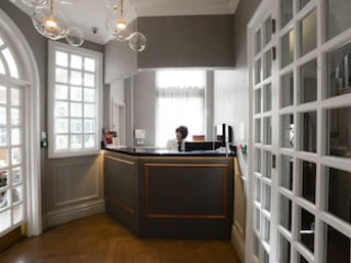 THE KING'S HEAD HOTEL