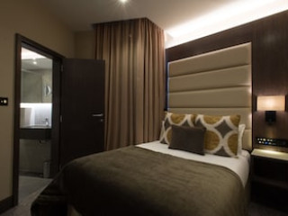 THE KING'S HEAD HOTEL