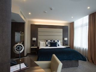 THE KING'S HEAD HOTEL