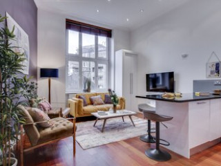 THE LEXHAM GARDENS ESCAPE - CENTRAL 2BDR WITH BALCONY