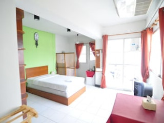 THE LIVING ROOM SERVICED APARTMENT