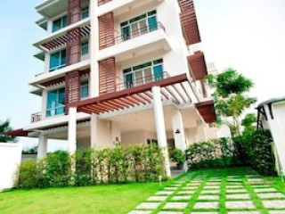 THE MEET GREEN APARTMENT