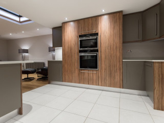 THE NORFOLK ESCAPE - BEAUTIFUL AND BRIGHT 4 MEWS HOMES WITH 16BDR