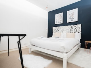 THE PADDINGTON STUDIO COOL AND STYLISH 1BDR MEWS IN PADDINGTON