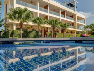 THE PELICAN RESIDENCE AND SUITE