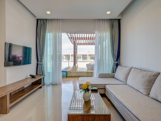 THE PELICAN RESIDENCE AND SUITE