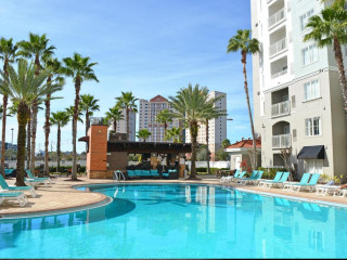 The Point Hotel & Suites
