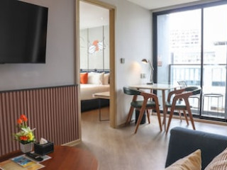 THE QUART RUAMRUDEE BY UHG