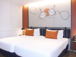 THE QUART RUAMRUDEE BY UHG