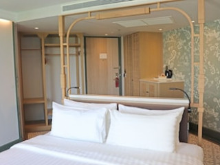 THE QUARTER CHAOPHRAYA BY UHG