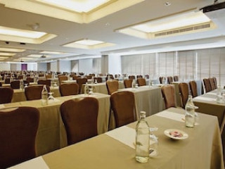 THE QUARTER HUALAMPHONG BY UHG